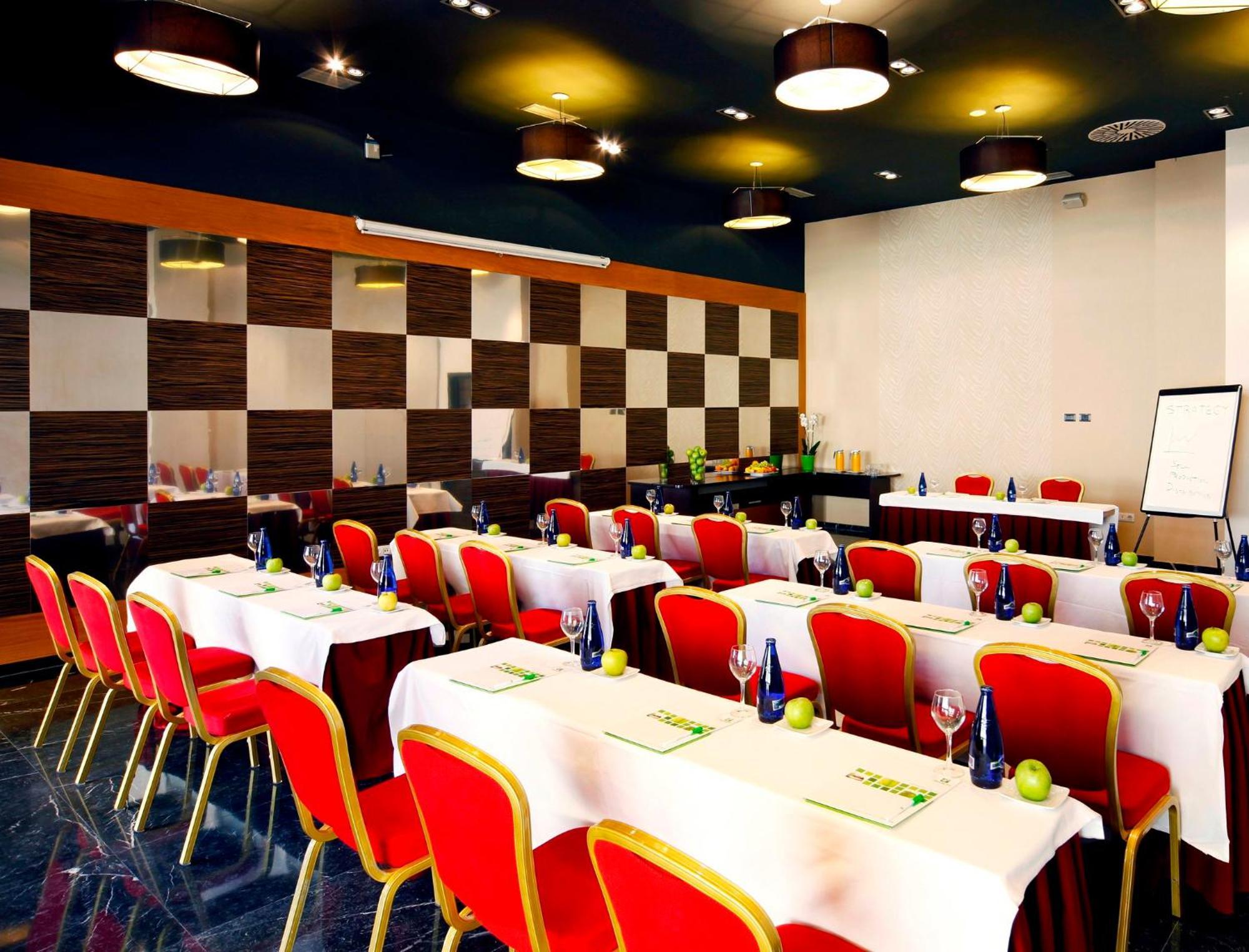 Voco Madrid - Las Tablas By Ihg, Madrid